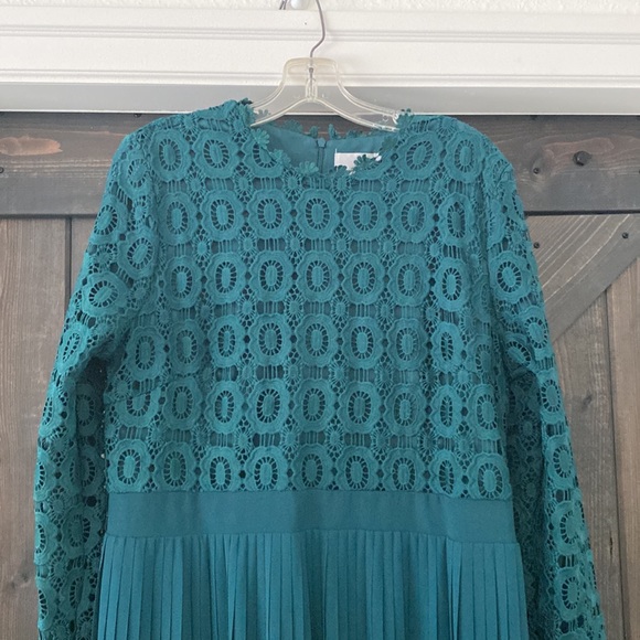 Dainty Jewells Dress💚 - Picture 2 of 3